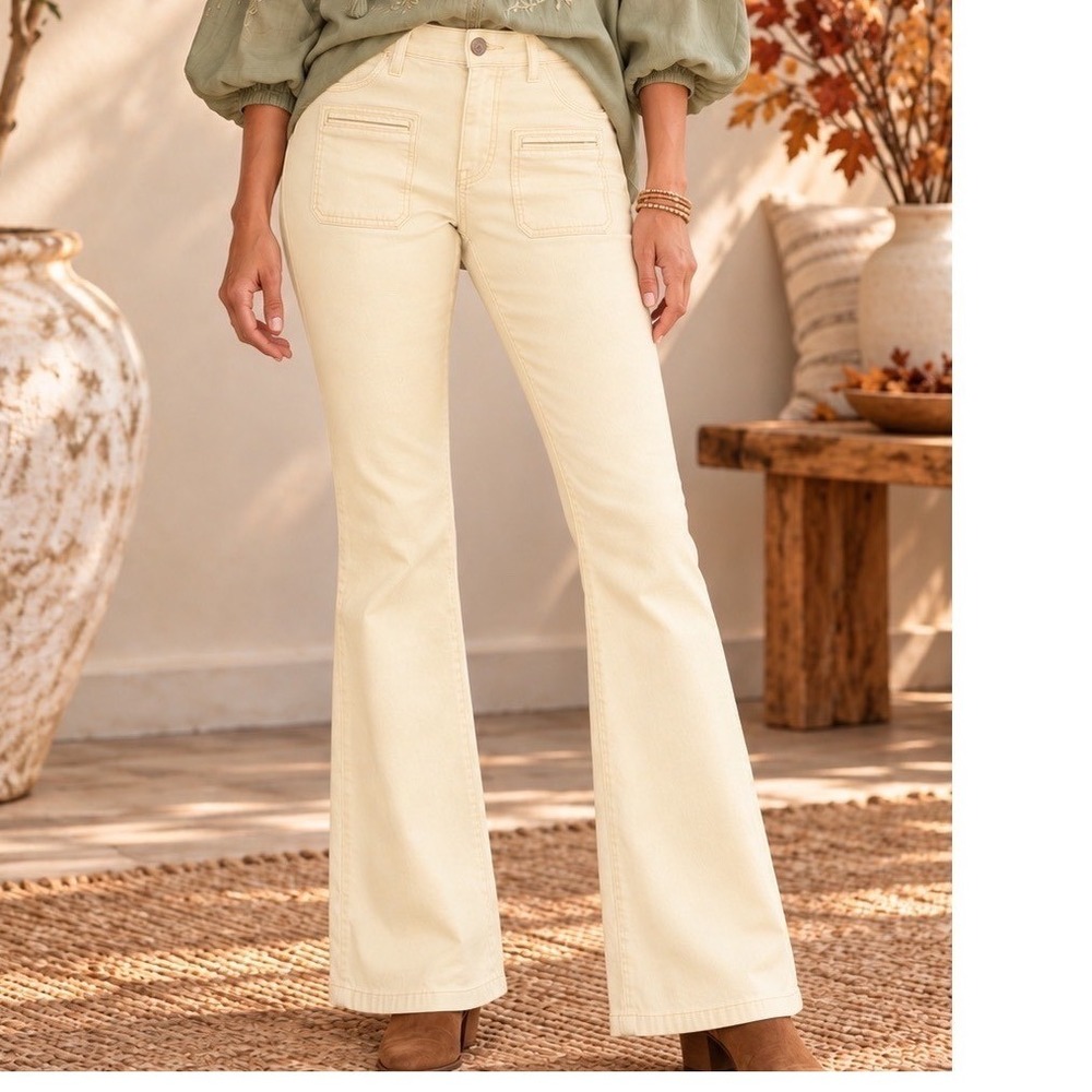 Chicos Platinum Butter Yellow Flare Jeans High Rise Patch Pocket Size 0.5 Reg